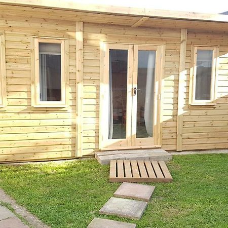 Urban Log Cabin Near Zone 2 Tube London Exteriör bild