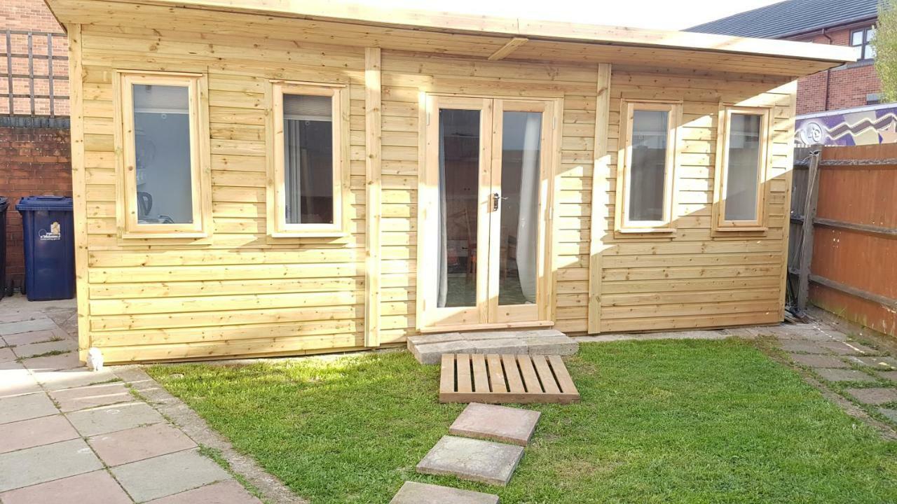 Urban Log Cabin Near Zone 2 Tube London Exteriör bild